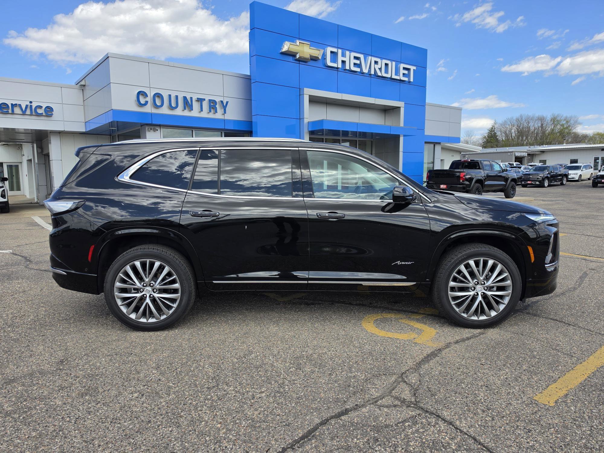 Used 2026 Buick Enclave Avenir w/ Super Cruise Package AWD/4WD image 2