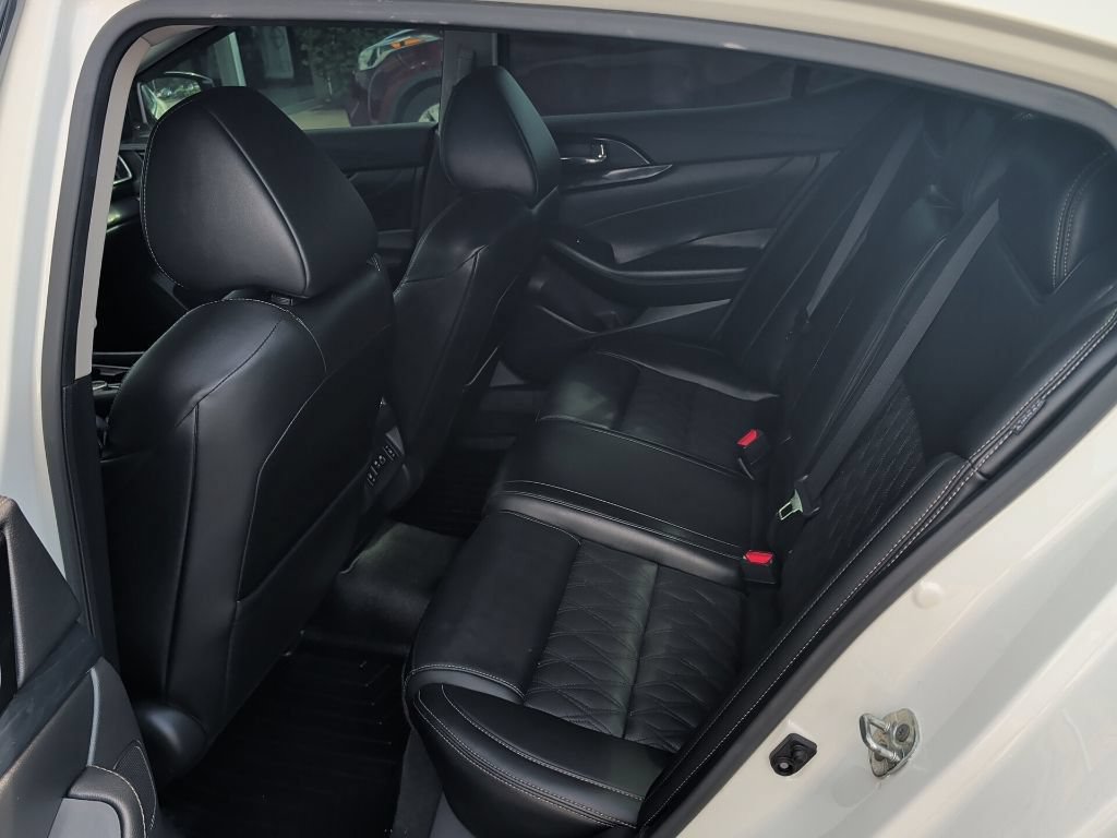 Certified 2023 Nissan Maxima Platinum w/ Sport Mat Group FWD image 8