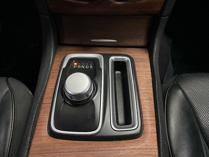 Used 2017 Chrysler 300 C Platinum image 21
