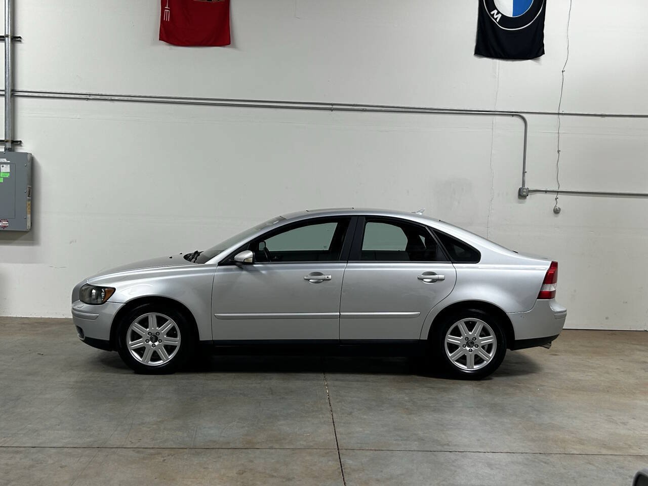 Used 2005 Volvo S40 T5 FWD image 1