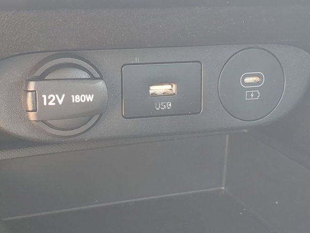 Used 2025 Hyundai Elantra SE FWD image 19