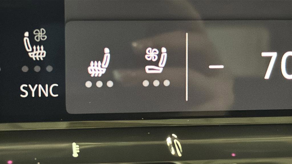 Used 2025 Volkswagen Atlas SE image 29