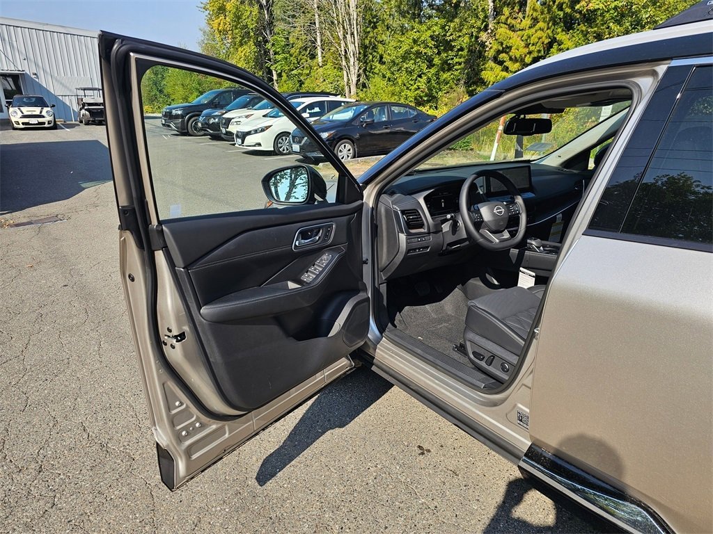 New 2026 Nissan Rogue Platinum image 19