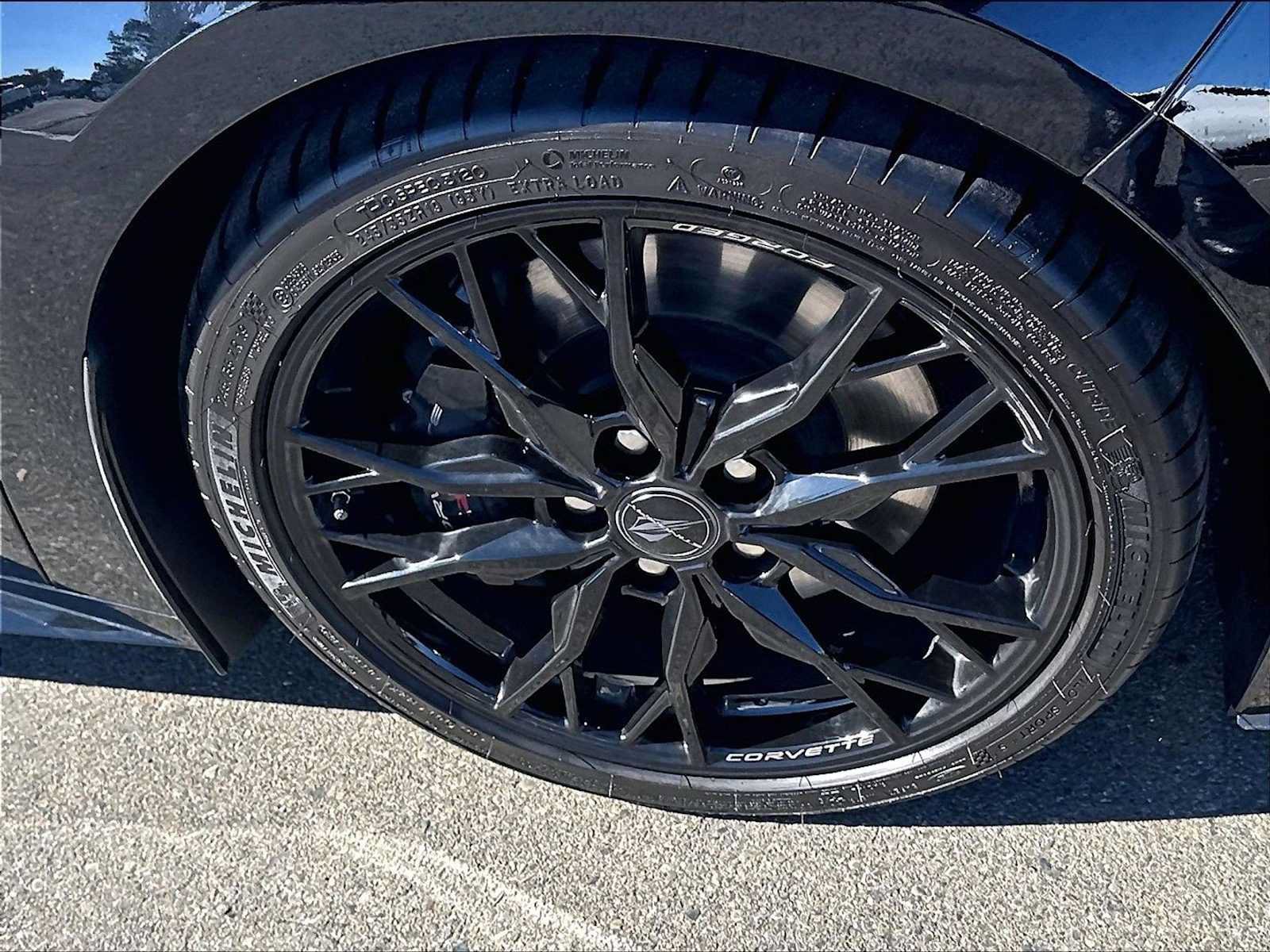 Used 2026 Chevrolet Corvette Stingray Premium Conv w/ Z51 Performance Package RWD image 12