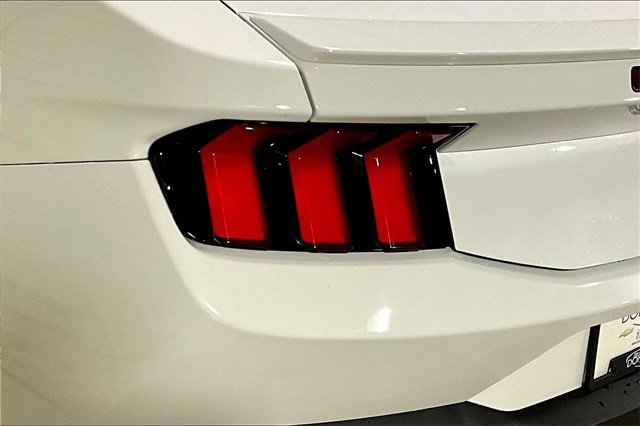 Used 2024 Ford Mustang GT Premium image 8