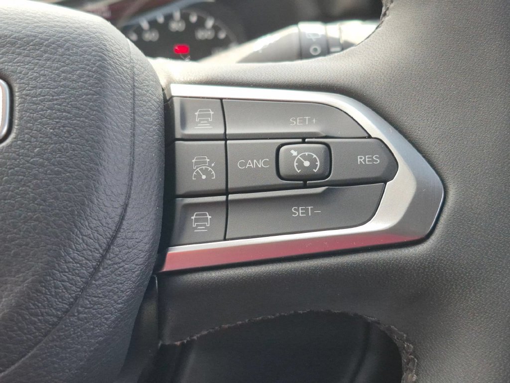Used 2025 Jeep Compass Limited AWD/4WD image 15