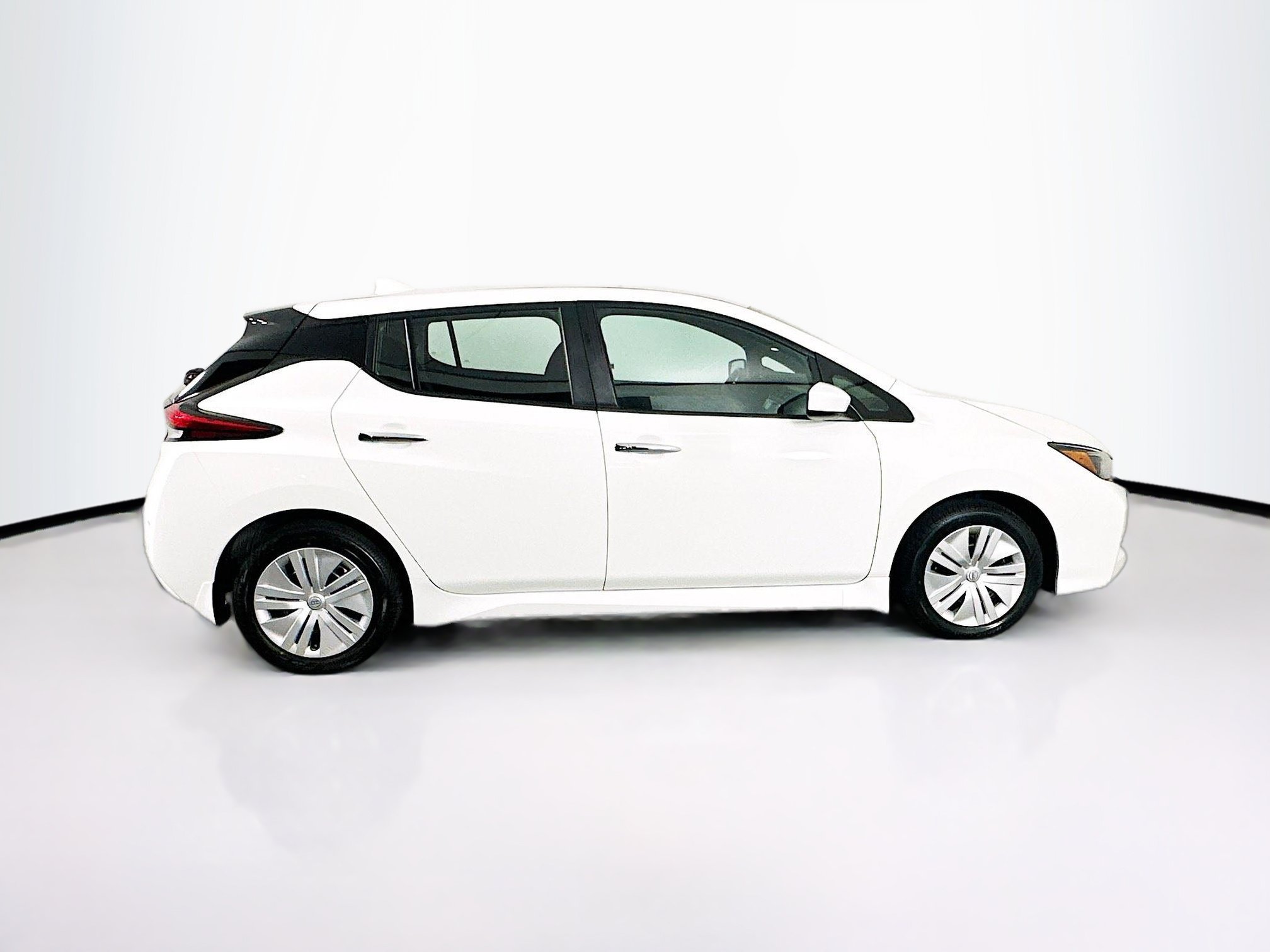 Used 2025 Nissan Leaf S FWD image 10