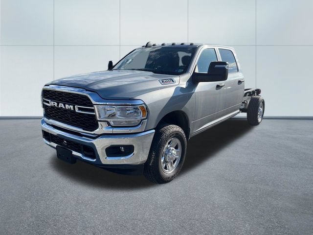 Used 2023 RAM 3500 Tradesman w/ Chrome Appearance Group AWD/4WD image 3