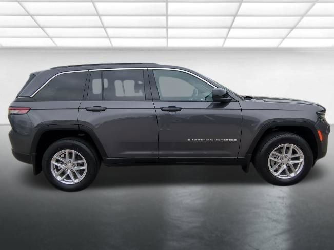 Used 2024 Jeep Grand Cherokee Laredo X AWD/4WD image 28