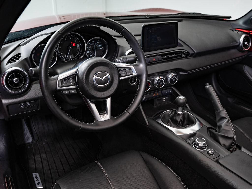 Used 2022 MAZDA MX-5 Miata RF Grand Touring w/ Weather Package RWD image 4