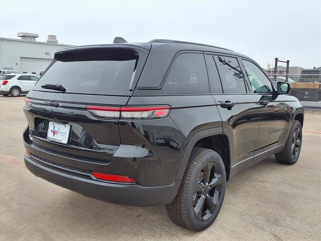 New 2025 Jeep Grand Cherokee Limited w/ Black Appearance Package AWD/4WD image 3
