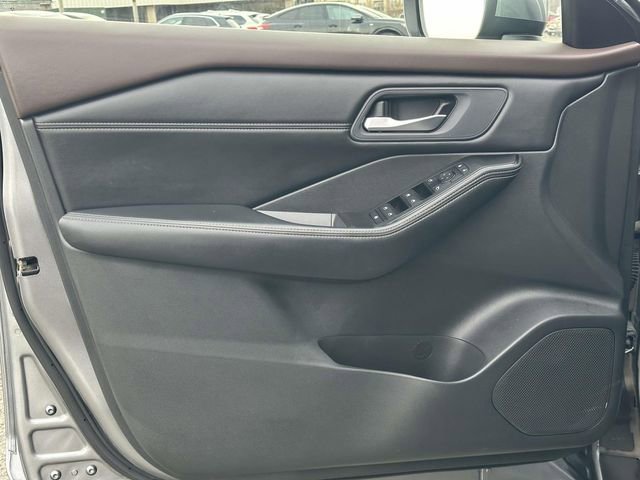 Used 2023 Nissan Rogue SV w/ SV Premium Package image 14