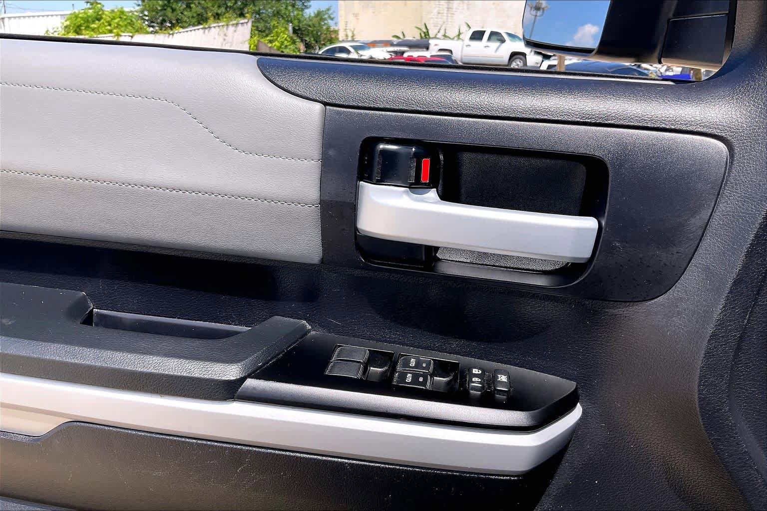 Used 2020 Toyota Tundra Limited w/ Limited Premium Package RWD image 34