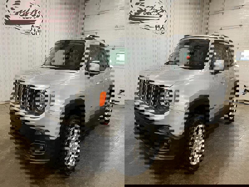 Used 2017 Jeep Renegade Latitude image 2