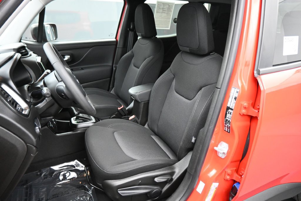 Used 2023 Jeep Renegade Latitude AWD/4WD image 13