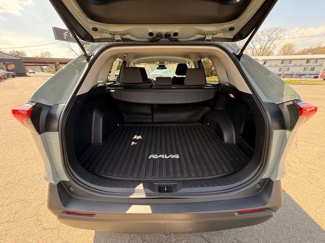 Used 2021 Toyota RAV4 XLE image 15