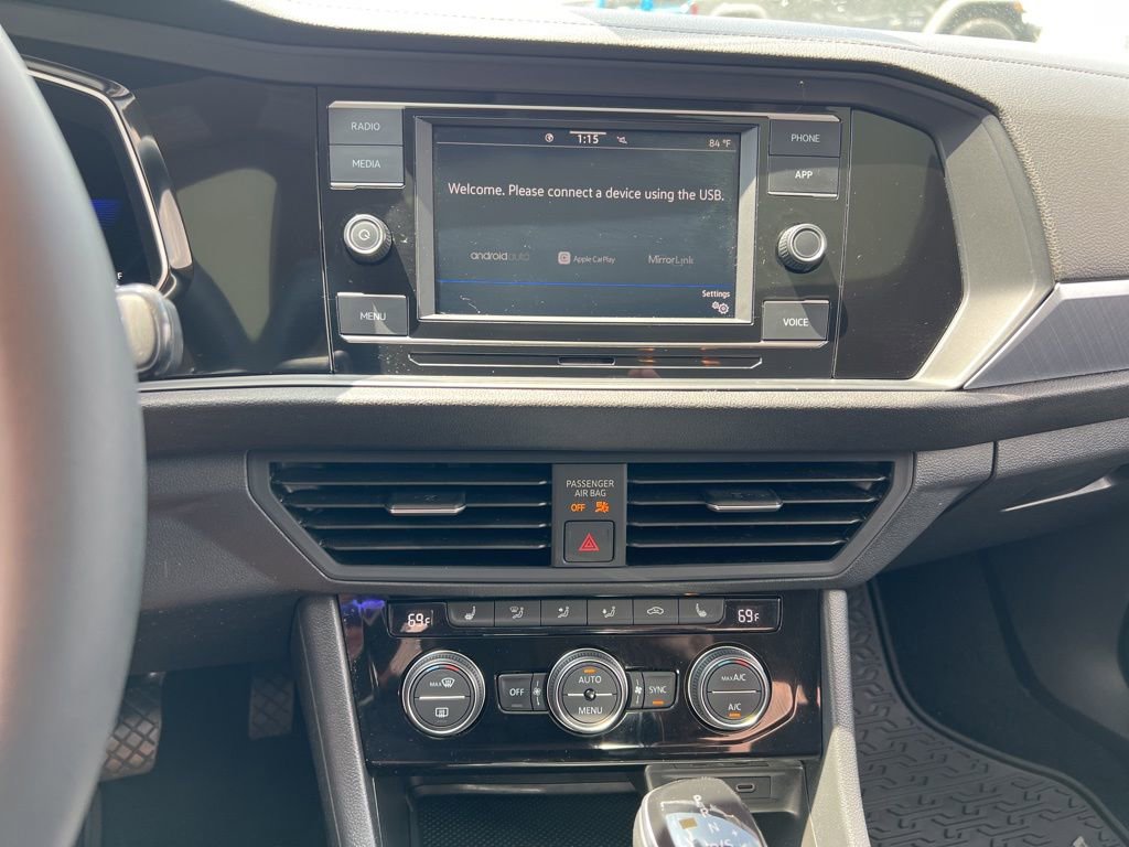 Certified 2022 Volkswagen Jetta SE w/ Panoramic Sunroof Package FWD image 21