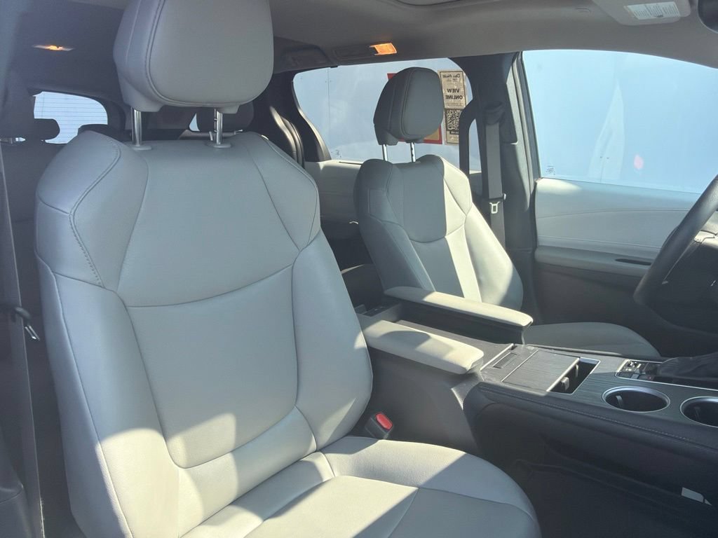 Certified 2025 Toyota Sienna XLE AWD/4WD image 7