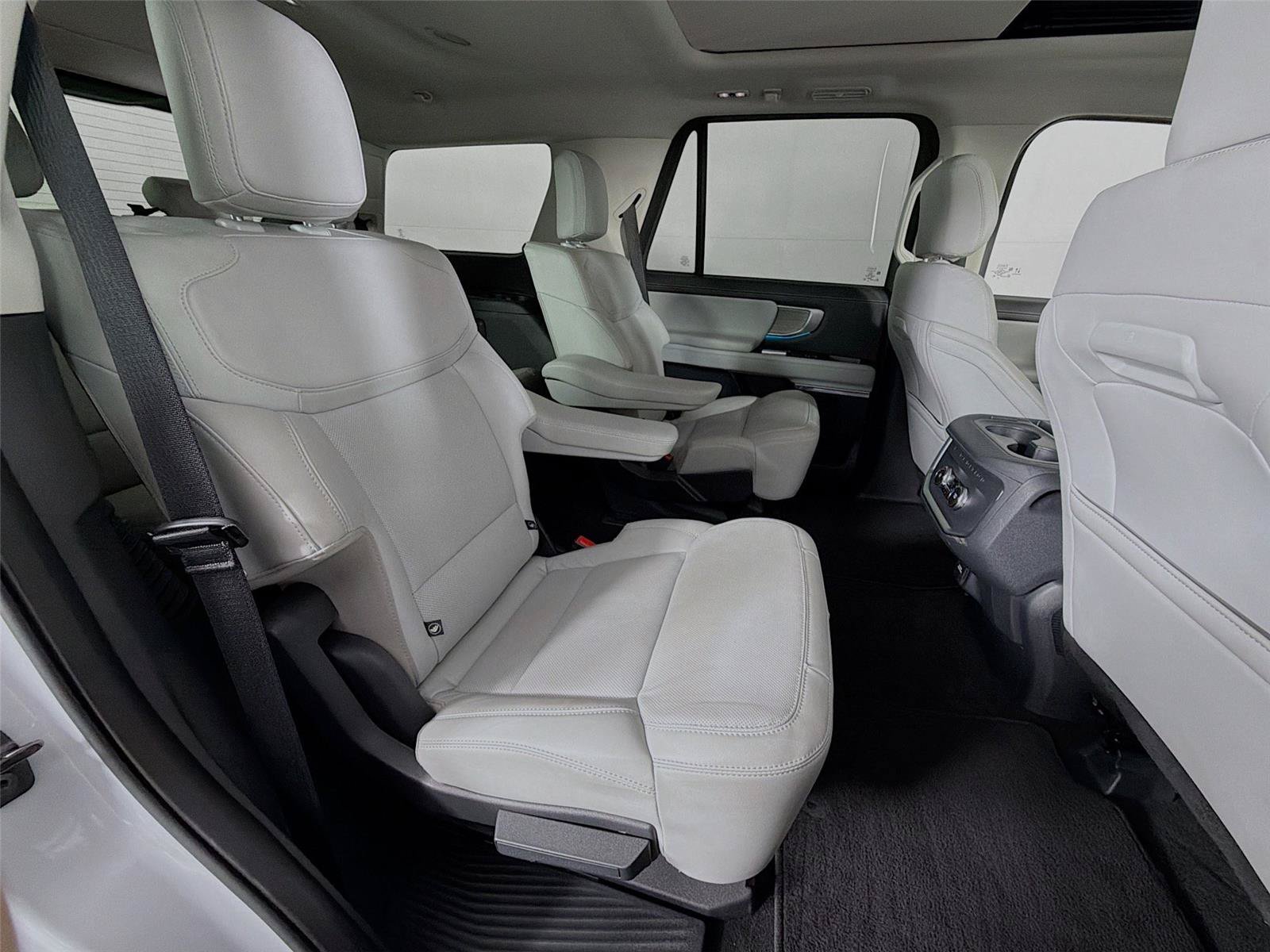 Used 2025 Ford Expedition Platinum AWD/4WD image 30