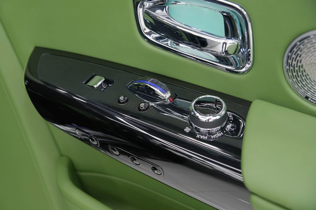 Used 2023 Rolls-Royce Phantom Sedan w/ The Phantom Package RWD image 47