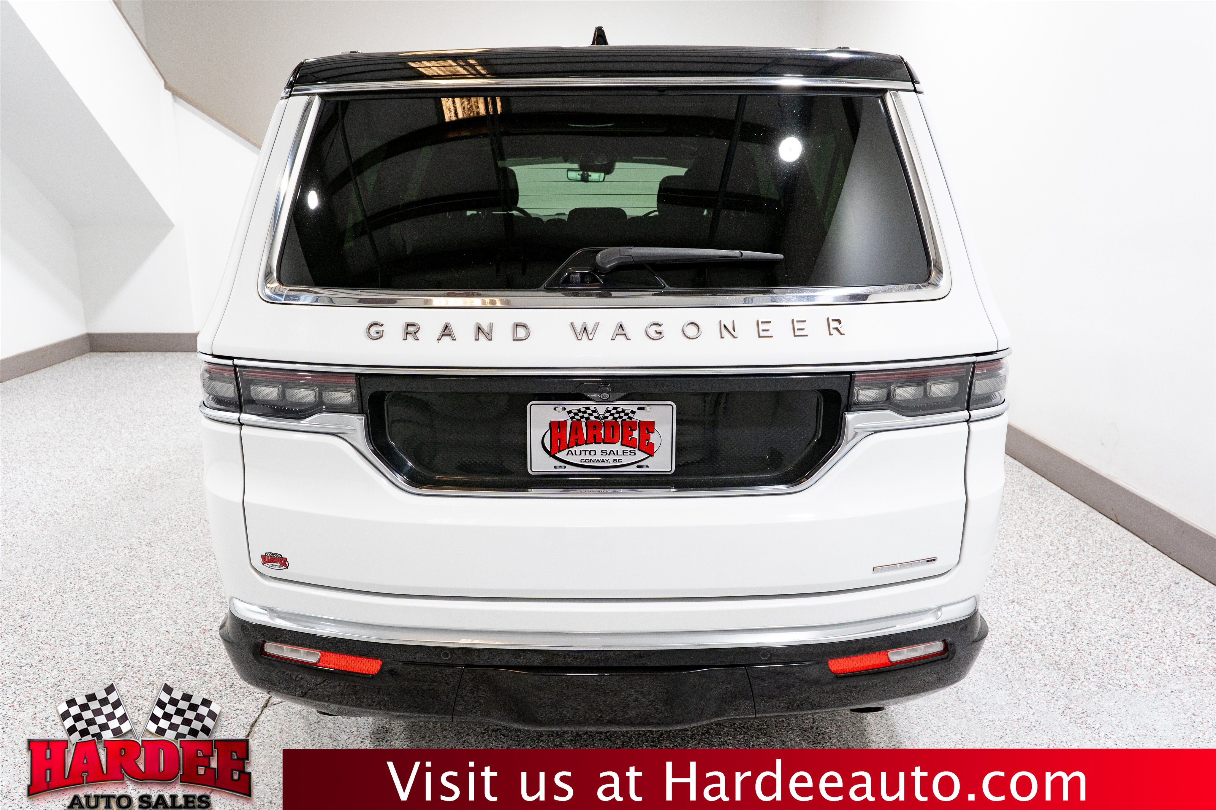 Used 2024 Jeep Grand Wagoneer L Series III AWD/4WD image 4