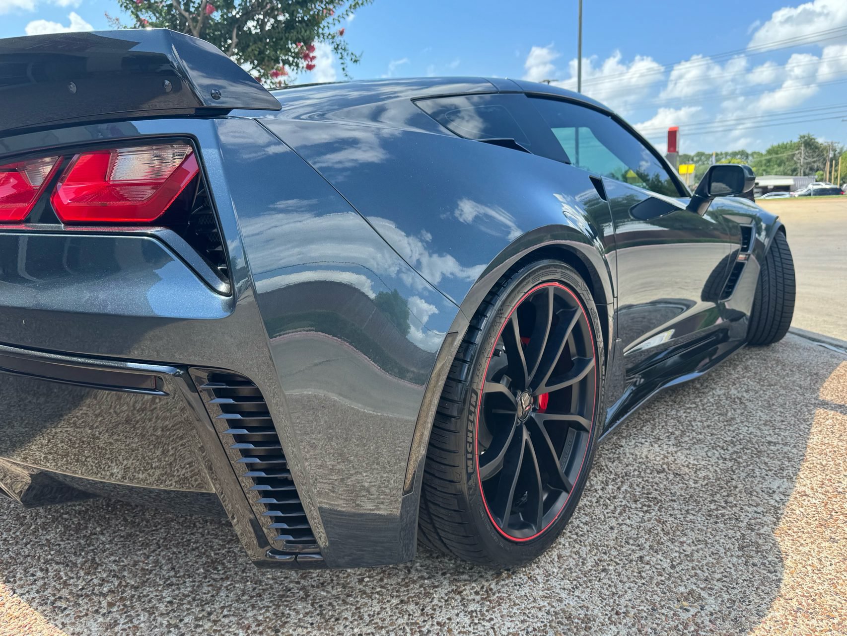 Used 2019 Chevrolet Corvette Grand Sport RWD image 4
