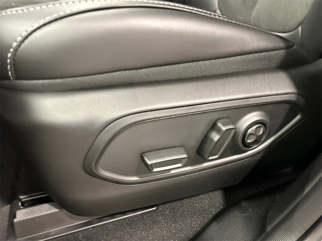 New 2026 Jeep Grand Cherokee Laredo image 17