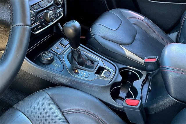 Used 2019 Jeep Cherokee Trailhawk image 14