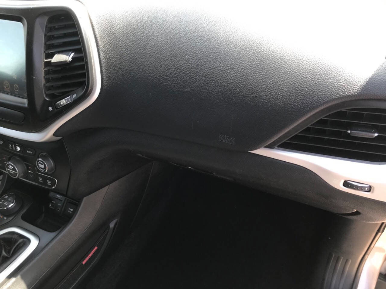 Used 2018 Jeep Cherokee Trailhawk w/ Quick Order Package 27L AWD/4WD image 13