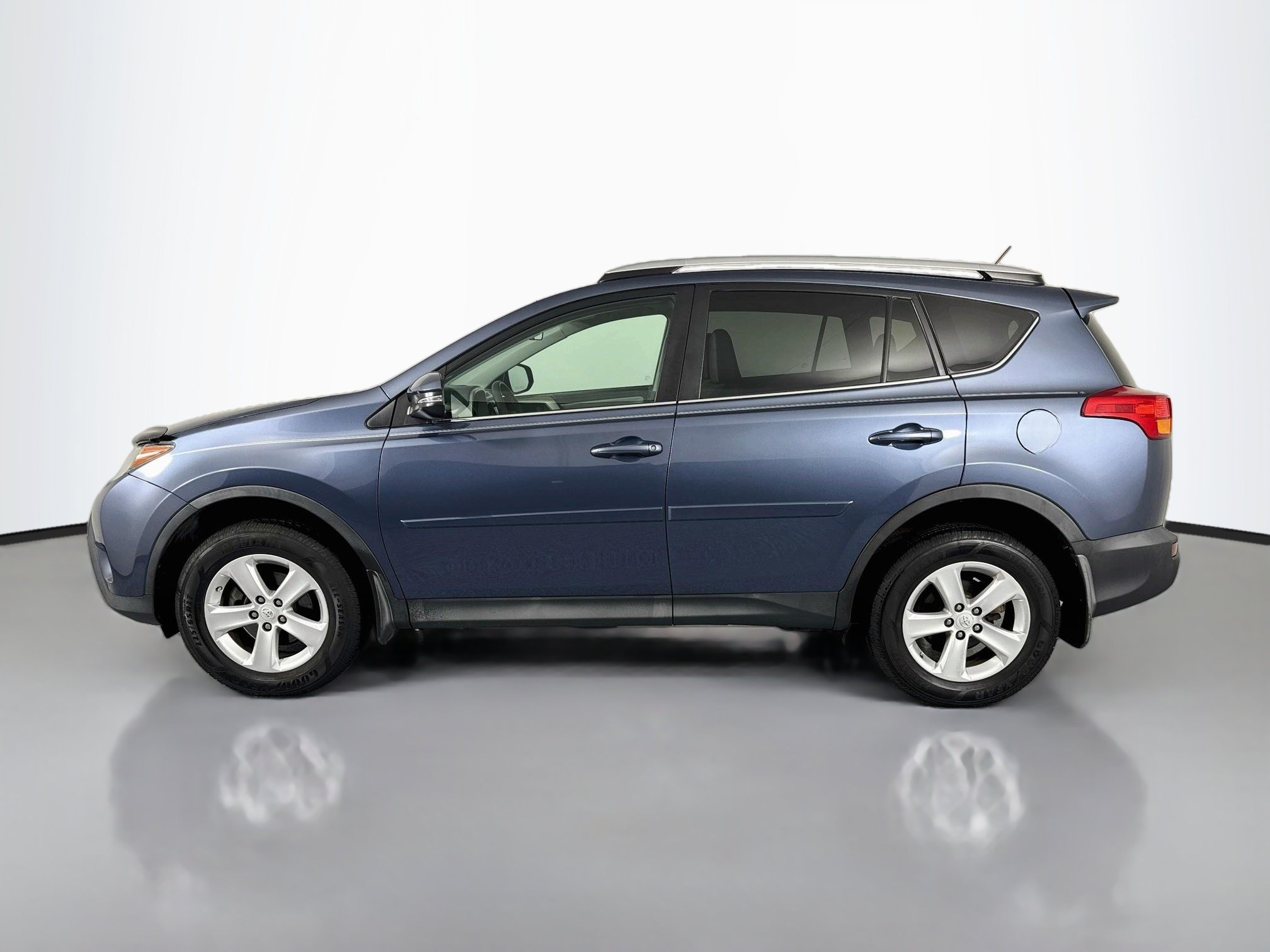 Used 2014 Toyota RAV4 XLE AWD/4WD image 8