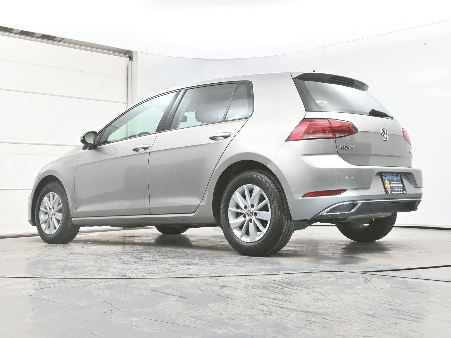 Used 2018 Volkswagen Golf S image 32