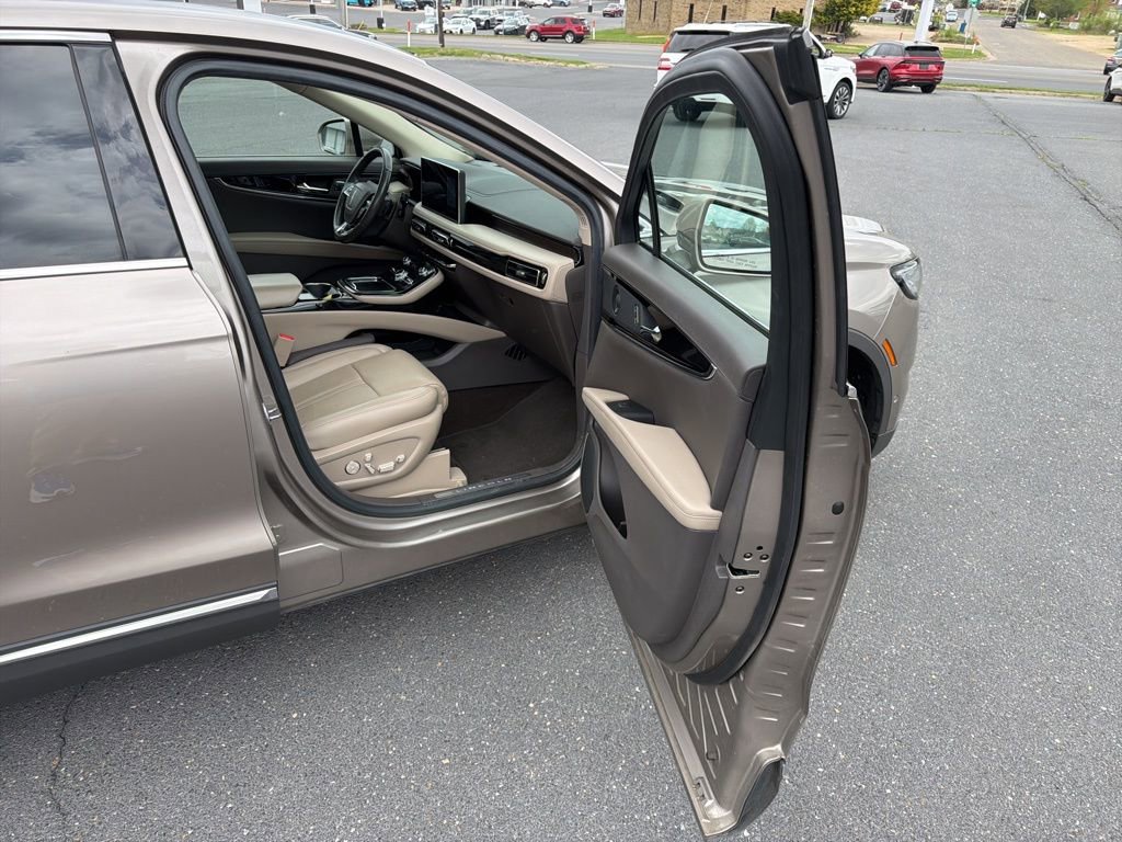 Used 2021 Lincoln Nautilus Reserve w/ Equipment Group 201A image 24