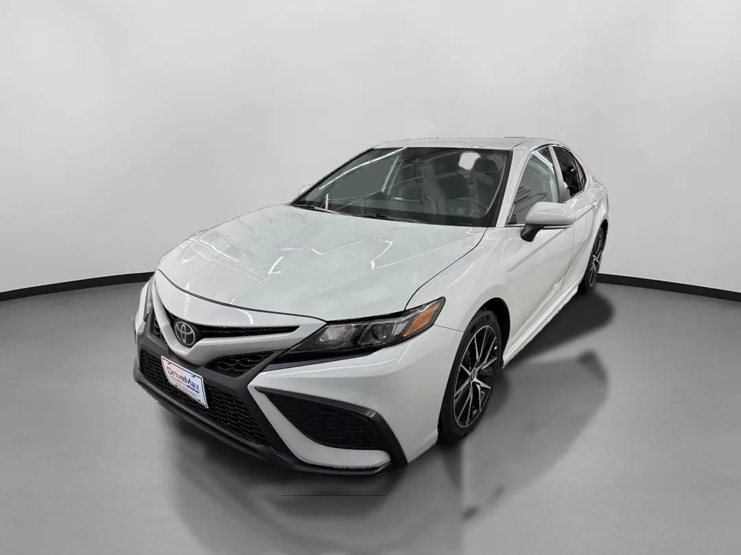 Used 2024 Toyota Camry SE FWD image 4