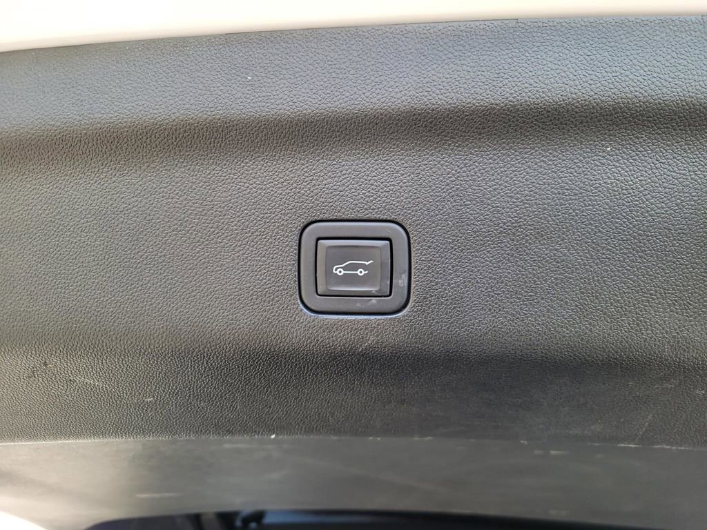 Used 2024 Chevrolet Tahoe Z71 w/ Luxury Package image 18