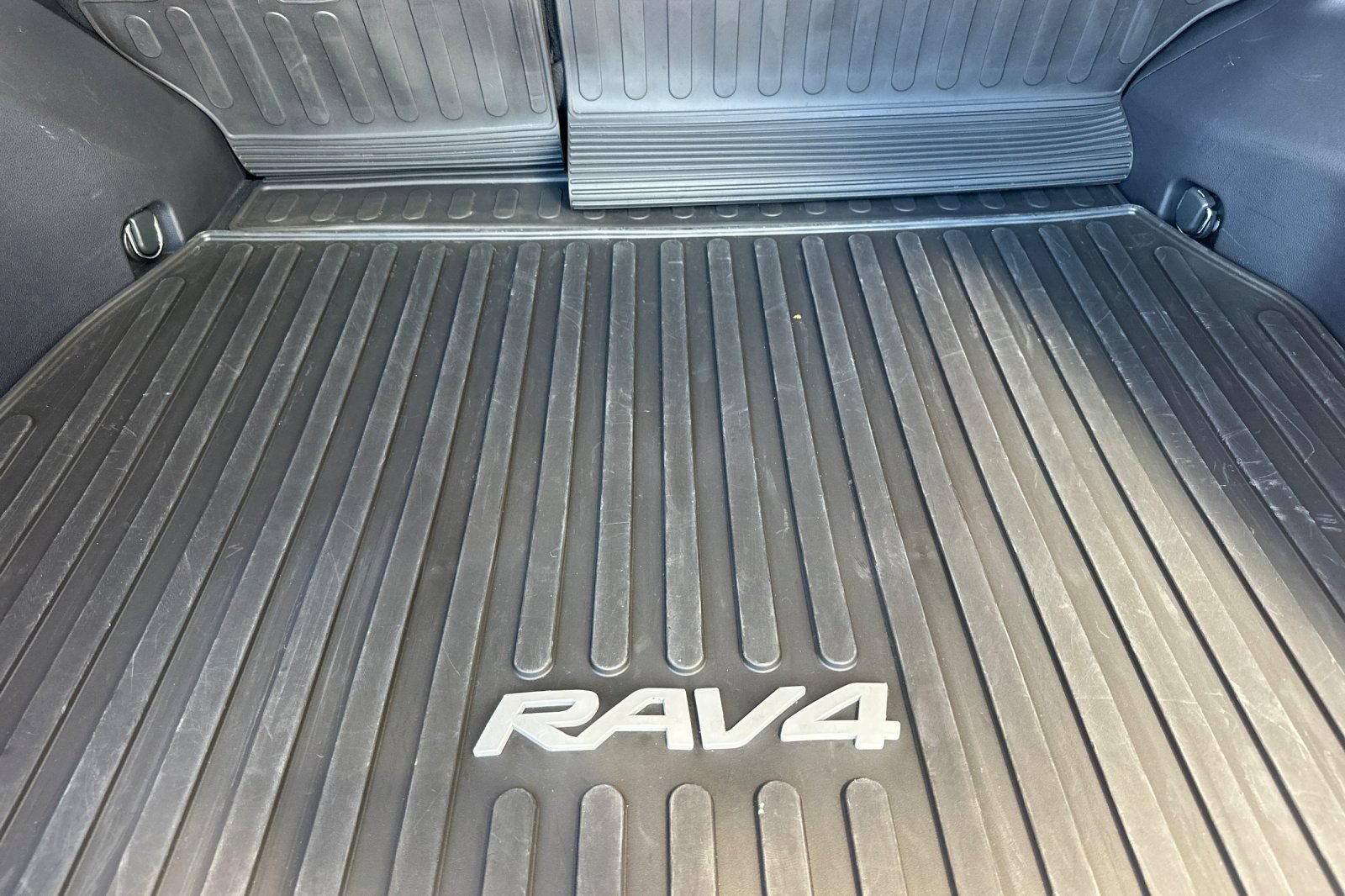 Used 2024 Toyota RAV4 LE AWD/4WD image 18