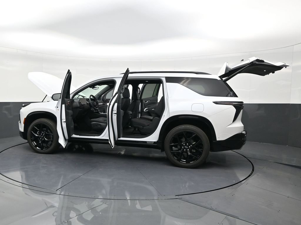 Used 2025 Chevrolet Traverse RS FWD image 31