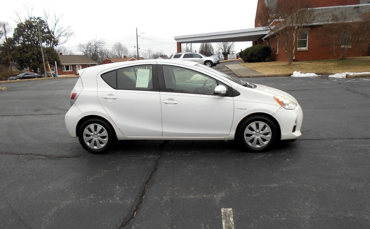 Used 2013 Toyota Prius C Two image 4