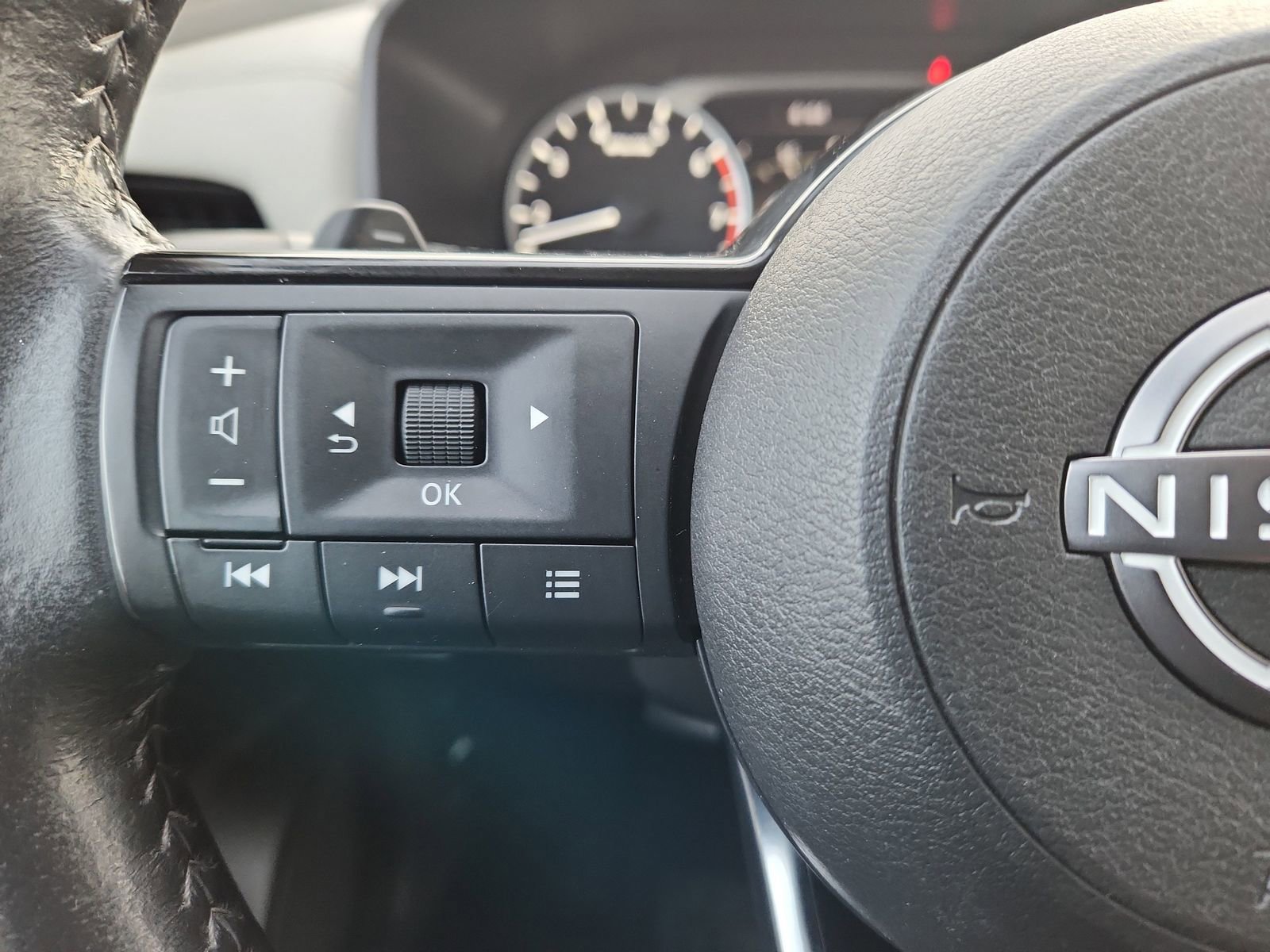 Used 2023 Nissan Rogue SL w/ SL Premium Package image 21