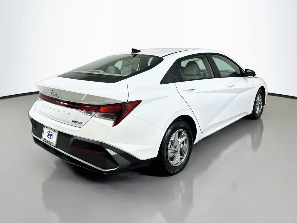 New 2026 Hyundai Elantra SE FWD image 5