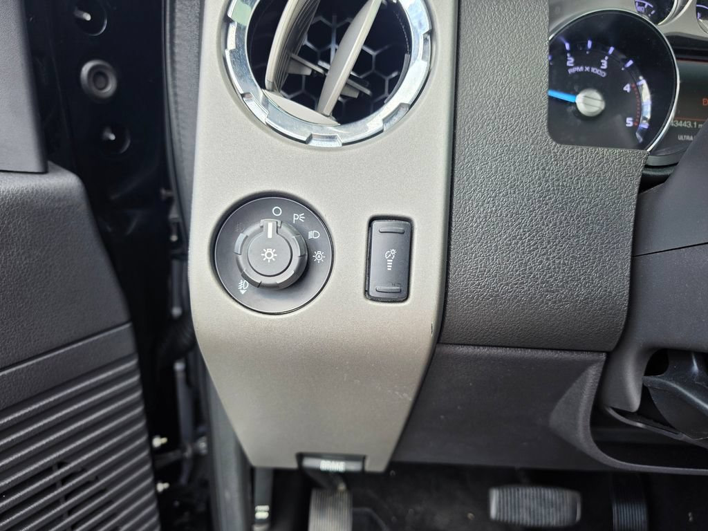 Used 2016 Ford F250 Lariat w/ Lariat Ultimate Package AWD/4WD image 21
