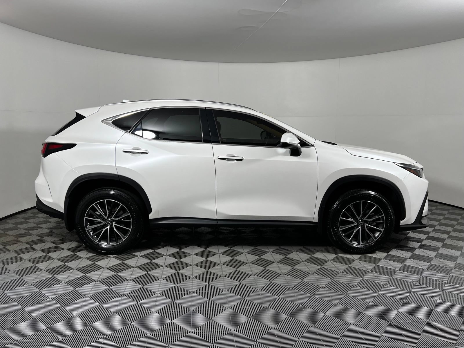 Used 2025 Lexus NX 350 AWD w/ Accessory Package (K3) image 4