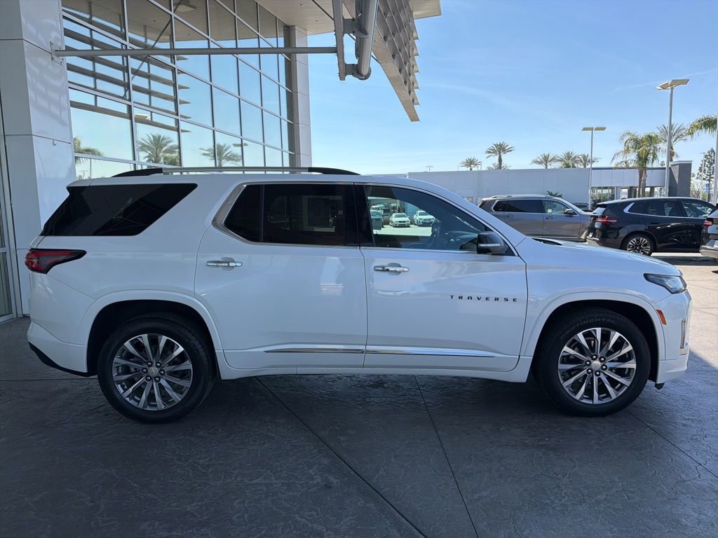 Used 2023 Chevrolet Traverse Premier image 3