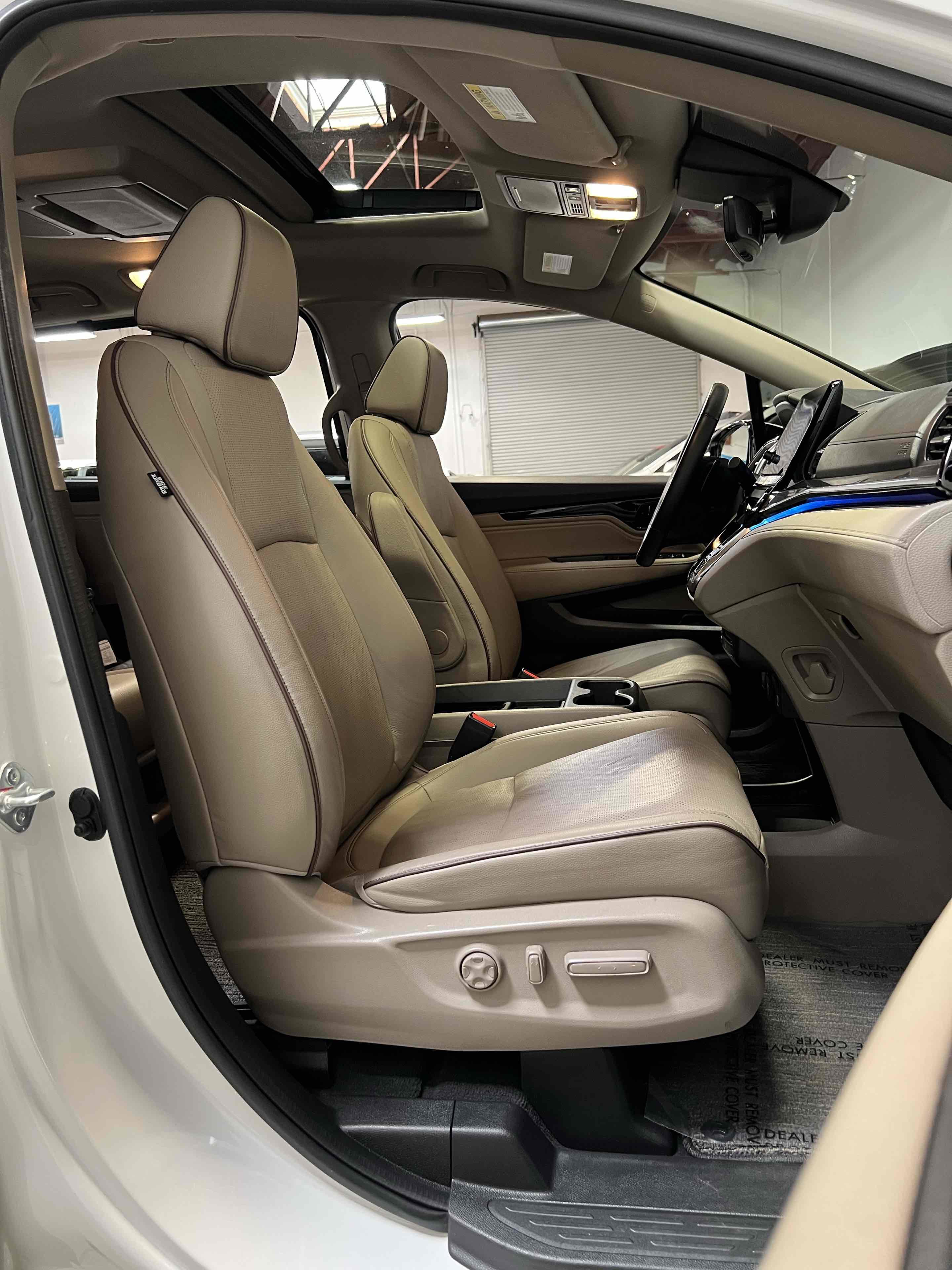 Used 2023 Honda Odyssey Elite image 45