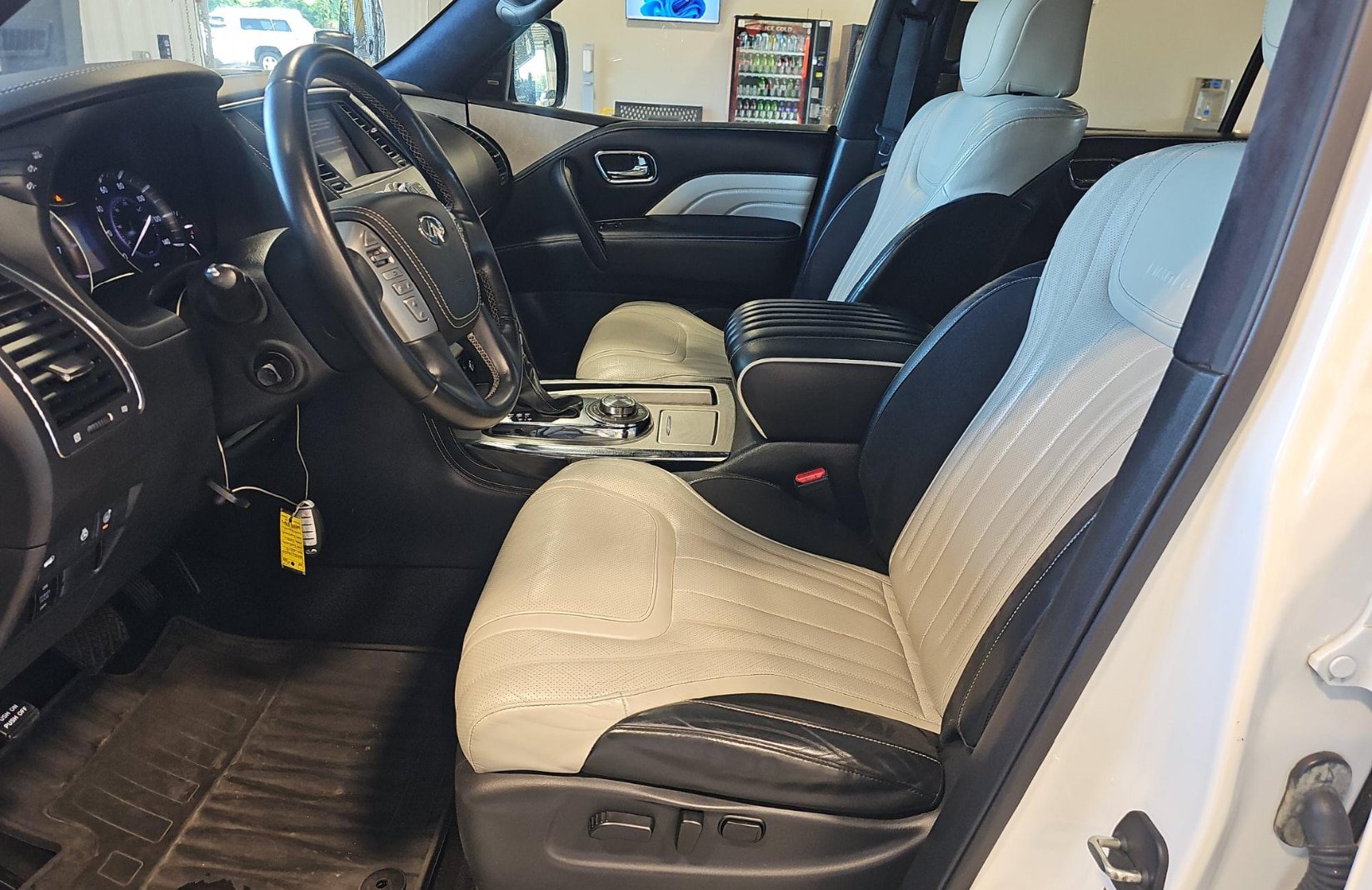 Used 2019 INFINITI QX80 Limited AWD/4WD image 4