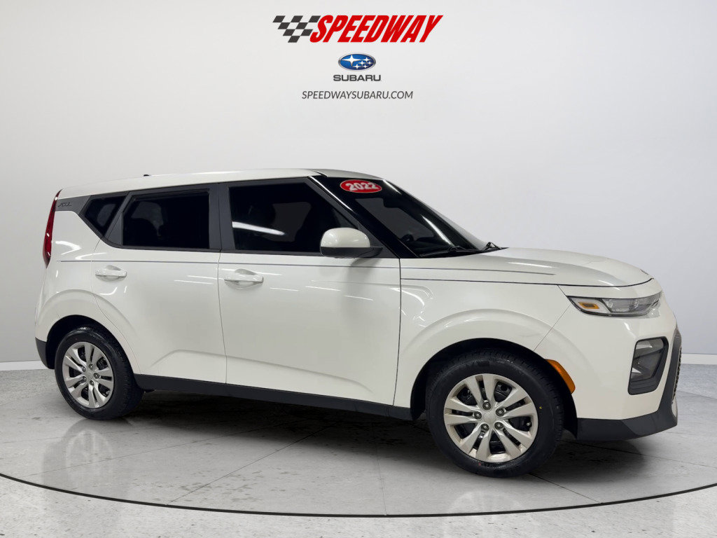 Used 2022 Kia Soul LX FWD image 3