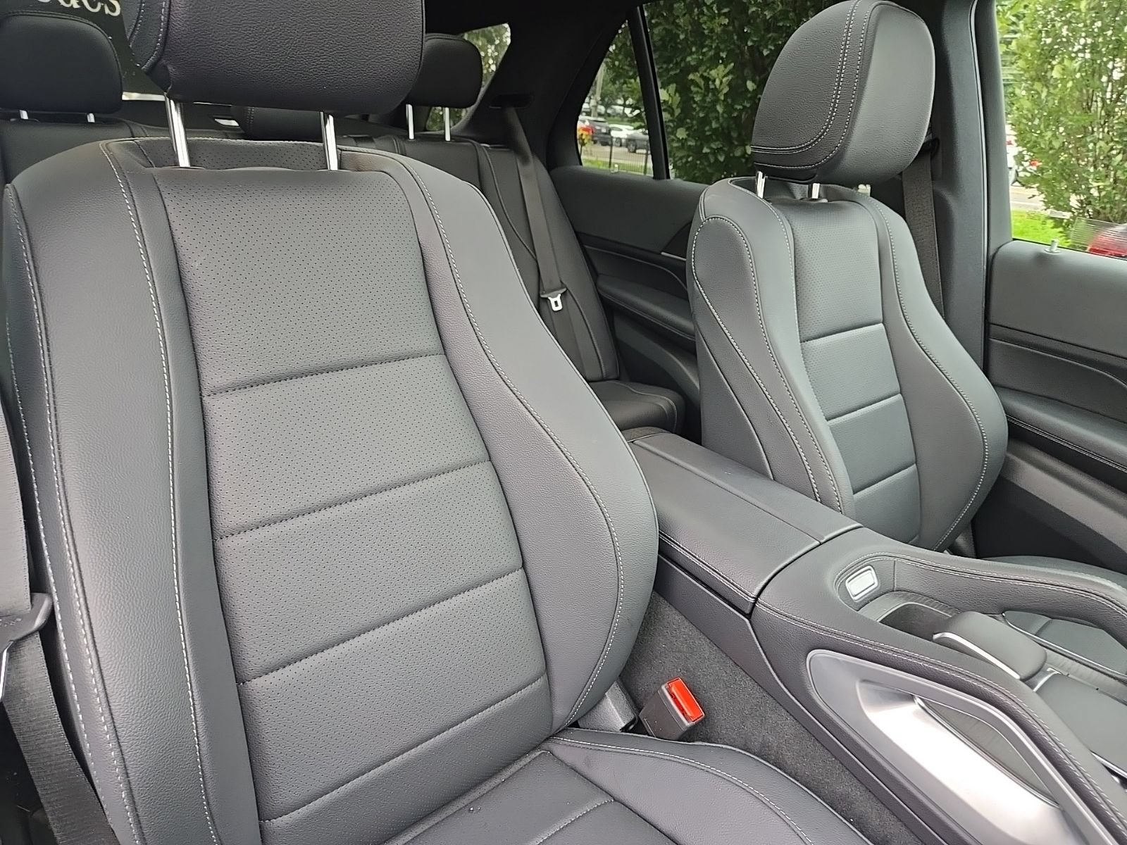 Used 2025 Mercedes-Benz GLE 450e 4MATIC image 12