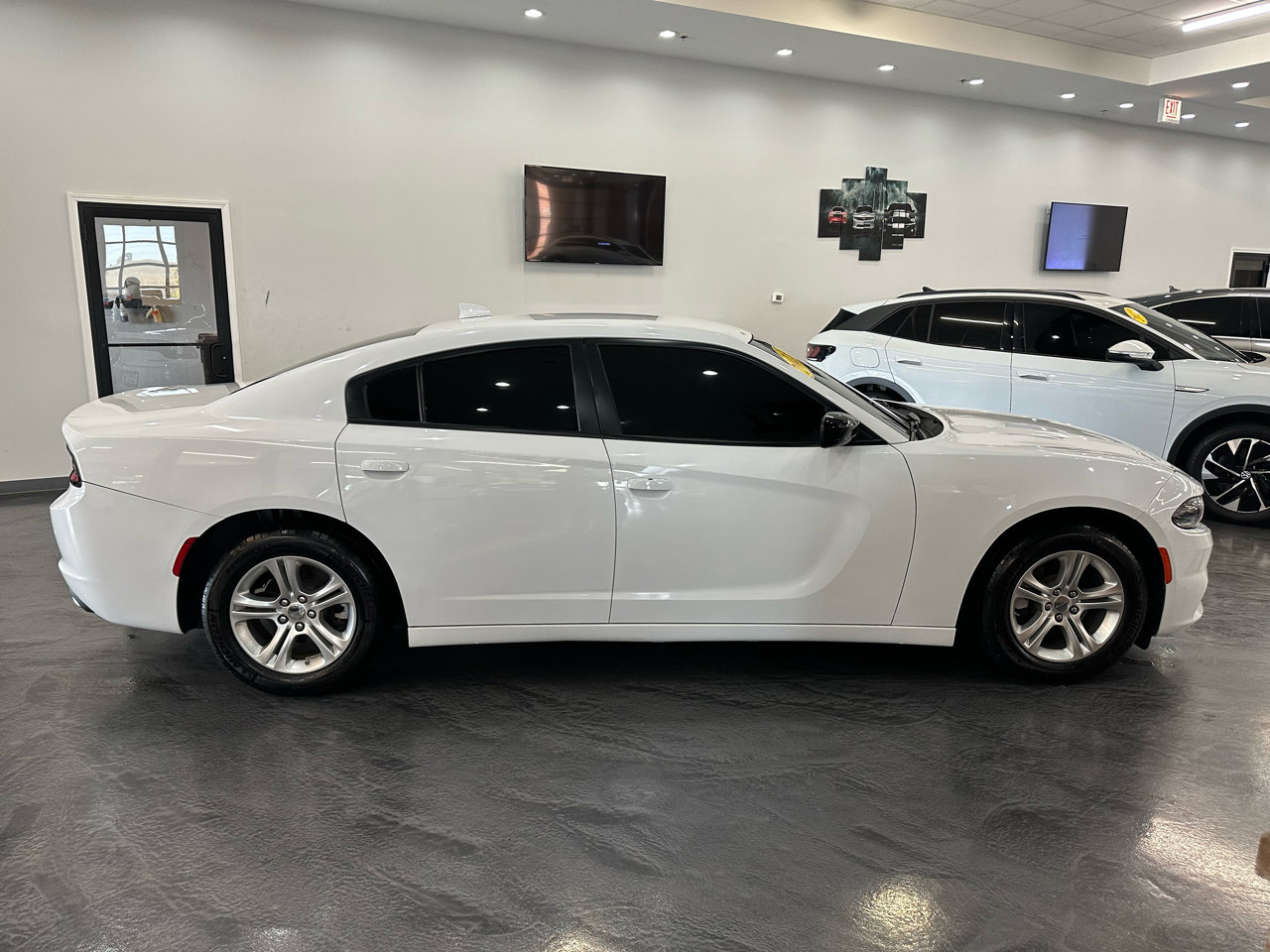 Used 2023 Dodge Charger SXT image 3
