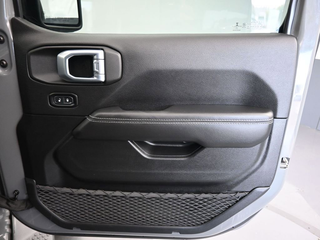 Used 2021 Jeep Wrangler Unlimited Sahara w/ Cold Weather Group image 40