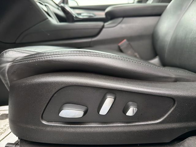 Used 2018 Cadillac XT5 Luxury w/ LPO, Sport Package image 18