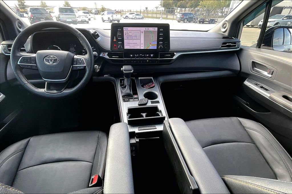 Used 2024 Toyota Sienna XLE Woodland Edition image 18
